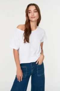 TRENDYOLMİLLA White 100% Cotton Oversized/Wide Pattern Boat Neck Knitting T-Shirt