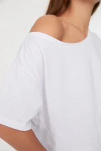 TRENDYOLMİLLA White 100% Cotton Oversized/Wide Pattern Boat Neck Knitting T-Shirt - Image 4