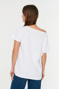 TRENDYOLMİLLA White 100% Cotton Oversized/Wide Pattern Boat Neck Knitting T-Shirt - Image 5