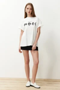 TRENDYOLMİLLA Ecru 100% Cotton Printed Boyfriend Fit Crew Neck Knitting T-Shirt - Image 2