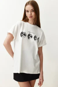 TRENDYOLMİLLA Ecru 100% Cotton Printed Boyfriend Fit Crew Neck Knitting T-Shirt - Image 3