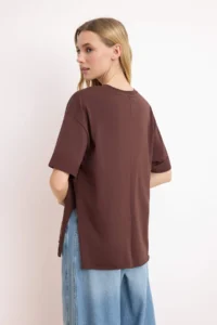 TRENDYOLMİLLA Dark Brown Striped Double Sleeve Asymmetric Boyfriend Knitting T-Shirt - Image 4