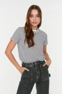TRENDYOLMİLLA Black Striped Basic Crew Neck Short Sleeve Regular Pattern Knitting T-Shirt