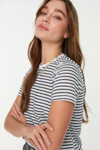 TRENDYOLMİLLA Black Striped Basic Crew Neck Short Sleeve Regular Pattern Knitting T-Shirt - Image 4