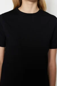 TRENDYOLMİLLA Black 100% Cotton Basic Crew Neck Knitting T-Shirt - Image 8