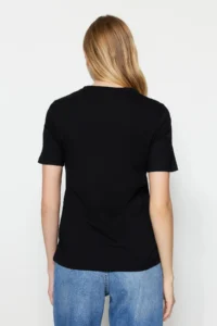 TRENDYOLMİLLA Black 100% Cotton Basic Crew Neck Knitting T-Shirt - Image 9