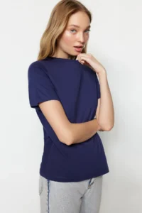 TRENDYOLMİLLA Navy Blue 100% Cotton Basic Crew Neck Knitting T-Shirt - Image 3