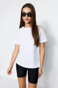 TRENDYOLMİLLA White 100% Cotton Regular/Normal Pattern Short Sleeve Basic Crew Neck Knitting T-Shirt - Image 3