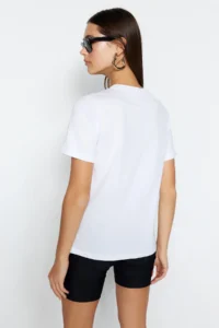 TRENDYOLMİLLA White 100% Cotton Regular/Normal Pattern Short Sleeve Basic Crew Neck Knitting T-Shirt - Image 5
