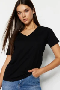 TRENDYOLMİLLA Black 100% Cotton Basic V-neck Knitting T-Shirt - Image 3