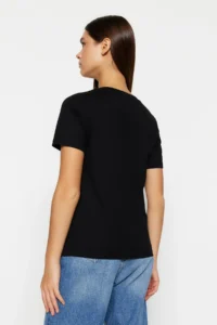 TRENDYOLMİLLA Black 100% Cotton Basic V-neck Knitting T-Shirt - Image 5