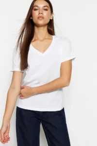 TRENDYOLMİLLA White 100% Cotton Basic V-neck Knitting T-Shirt - Image 2