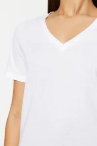 TRENDYOLMİLLA White 100% Cotton Basic V-neck Knitting T-Shirt - Image 3