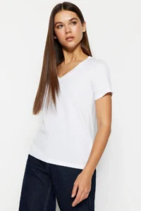 TRENDYOLMİLLA White 100% Cotton Basic V-neck Knitting T-Shirt - Image 4