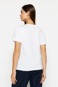 TRENDYOLMİLLA White 100% Cotton Basic V-neck Knitting T-Shirt - Image 5