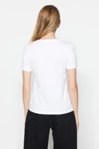 TRENDYOLMİLLA Black-White 100% Cotton 2 Sets Package Basic V-neck Knitting T-Shirt - Image 4