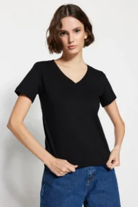 TRENDYOLMİLLA Black-White 100% Cotton 2 Sets Package Basic V-neck Knitting T-Shirt - Image 5