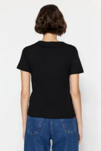 TRENDYOLMİLLA Black-White 100% Cotton 2 Sets Package Basic V-neck Knitting T-Shirt - Image 6