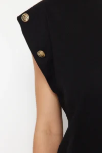 TRENDYOLMİLLA Black 100% Cotton Button Detailed Wadding Look Basic Crew Neck Knitting T-Shirt - Image 5