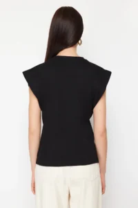TRENDYOLMİLLA Black 100% Cotton Button Detailed Wadding Look Basic Crew Neck Knitting T-Shirt - Image 6