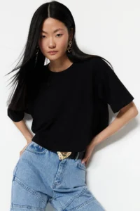 TRENDYOLMİLLA Black relaxed/Rahat Pattern 100% Thick Cotton Crop Knitting T-Shirt - Image 2