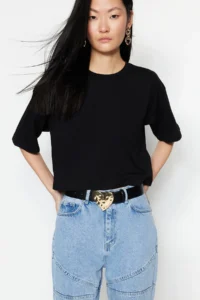 TRENDYOLMİLLA Black relaxed/Rahat Pattern 100% Thick Cotton Crop Knitting T-Shirt - Image 3