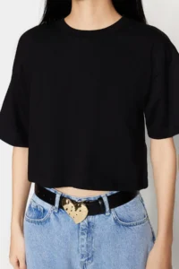 TRENDYOLMİLLA Black relaxed/Rahat Pattern 100% Thick Cotton Crop Knitting T-Shirt - Image 4