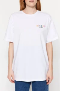 TRENDYOLMİLLA White 100% Cotton Front and Back Printed Boyfriend Fit Crew Neck Knitting T-Shirt - Image 10