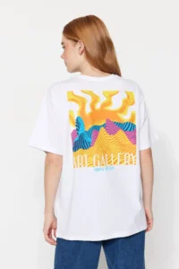 TRENDYOLMİLLA White 100% Cotton Front and Back Printed Boyfriend Fit Crew Neck Knitting T-Shirt - Image 11