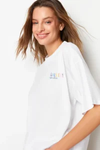 TRENDYOLMİLLA White 100% Cotton Front and Back Printed Boyfriend Fit Crew Neck Knitting T-Shirt - Image 3