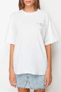 TRENDYOLMİLLA White 100% Cotton Front and Back Printed Boyfriend Fit Crew Neck Knitting T-Shirt - Image 4