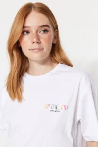 TRENDYOLMİLLA White 100% Cotton Front and Back Printed Boyfriend Fit Crew Neck Knitting T-Shirt - Image 9