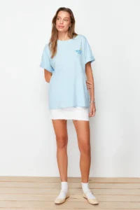 TRENDYOLMİLLA Light Blue 100% Cotton Back and Chest Printed Boyfriend Knitting T-Shirt - Image 2