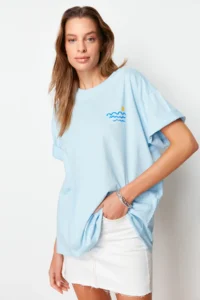 TRENDYOLMİLLA Light Blue 100% Cotton Back and Chest Printed Boyfriend Knitting T-Shirt - Image 3