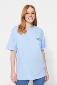 TRENDYOLMİLLA Light Blue 100% Cotton Back and Chest Printed Boyfriend Knitting T-Shirt - Image 8