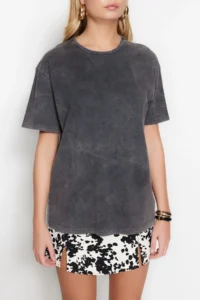 TRENDYOLMİLLA Anthracite 100% Thick Cotton Faded Effect Back Printed Boyfriend Knitting T-Shirt - Image 10