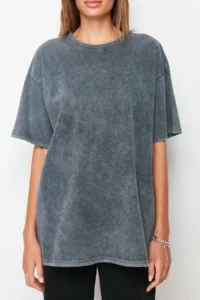 TRENDYOLMİLLA Anthracite 100% Thick Cotton Faded Effect Back Printed Boyfriend Knitting T-Shirt - Image 4