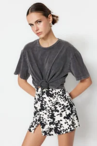 TRENDYOLMİLLA Anthracite 100% Thick Cotton Faded Effect Boyfriend/Wide Pattern Knitting T-Shirt - Image 3