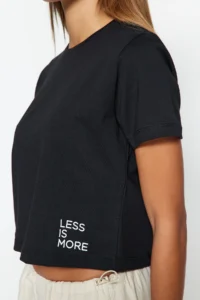 TRENDYOLMİLLA Black 100% Cotton Slogan Printed Crop Crew Neck Knitting T-Shirt - Image 3