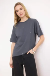 TRENDYOLMİLLA Anthracite 100% Cotton Stone Detaylı relaxed/Geniş Rahat Kesim Crew Neck Knitting T-Shirt