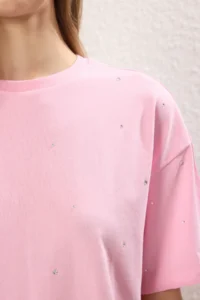 TRENDYOLMİLLA Pink Cotton Stone Detailed relaxed/Wide Relaxed Cut Crew Neck Knitting T-Shirt - Image 3