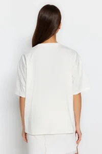 TRENDYOLMİLLA Ecru 100% Cotton Printed relaxed/Wide Relaxed Cut Crew Neck Knitting T-Shirt - Image 5