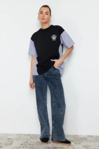 TRENDYOLMİLLA Black Thick Cotton Oversized/Wide Pattern Poplin Detailed Printed Knitting T-Shirt - Image 3
