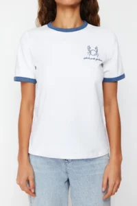 TRENDYOLMİLLA Ecru 100% Cotton Embroidered Contrast Piping Detailed Knitting T-Shirt - Image 4