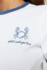 TRENDYOLMİLLA Ecru 100% Cotton Embroidered Contrast Piping Detailed Knitting T-Shirt - Image 5