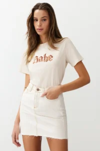 TRENDYOLMİLLA Stone Sequin Slogan Embroidered Regular/Normal Pattern Knitting T-Shirt - Image 3