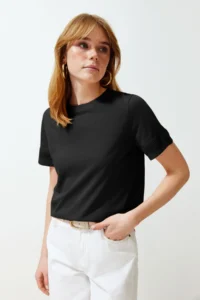 TRENDYOLMİLLA Black Thick Cotton Accessory Detailed Basic/Regular Pattern Knitting T-Shirt