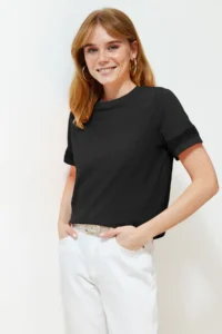 TRENDYOLMİLLA Black Thick Cotton Accessory Detailed Basic/Regular Pattern Knitting T-Shirt - Image 3