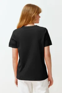 TRENDYOLMİLLA Black Thick Cotton Accessory Detailed Basic/Regular Pattern Knitting T-Shirt - Image 6