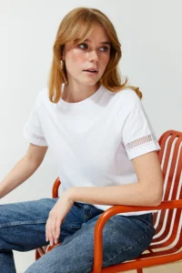 TRENDYOLMİLLA White Accessory Thick Cotton Detailed Basic/Regular Pattern Knitting T-Shirt - Image 3